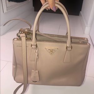 Amazing condition! Timeless Prada medium Galleria bag